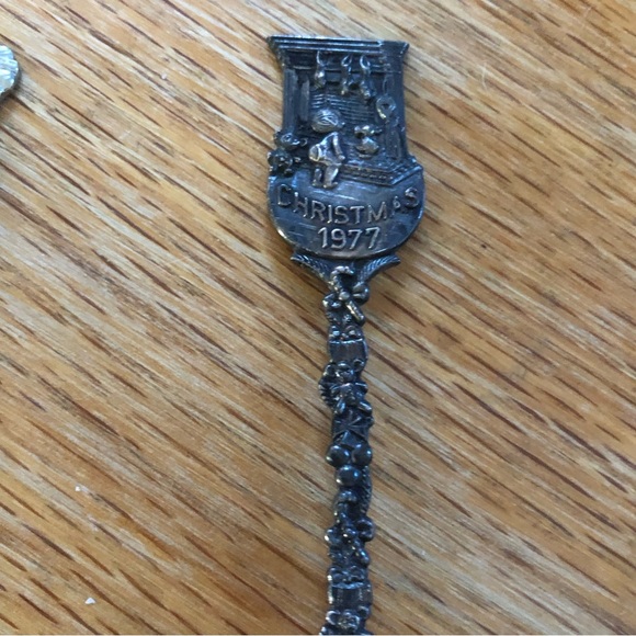 Beautiful Vintage Christmas Bundle of 2 spoons with incredible details - Picture 10 of 15